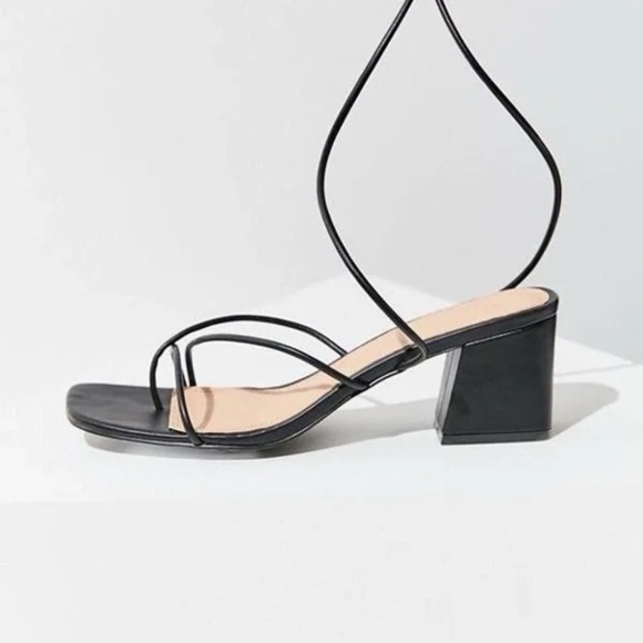 UO Alexa Strappy Sandal - Picture 2 of 16